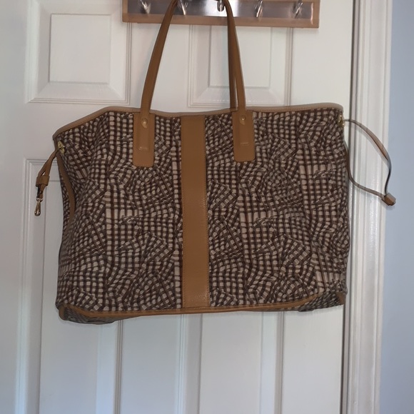 MCM Liz large reversible tote with clutch and extra strap. Great condition - Picture 3 of 15